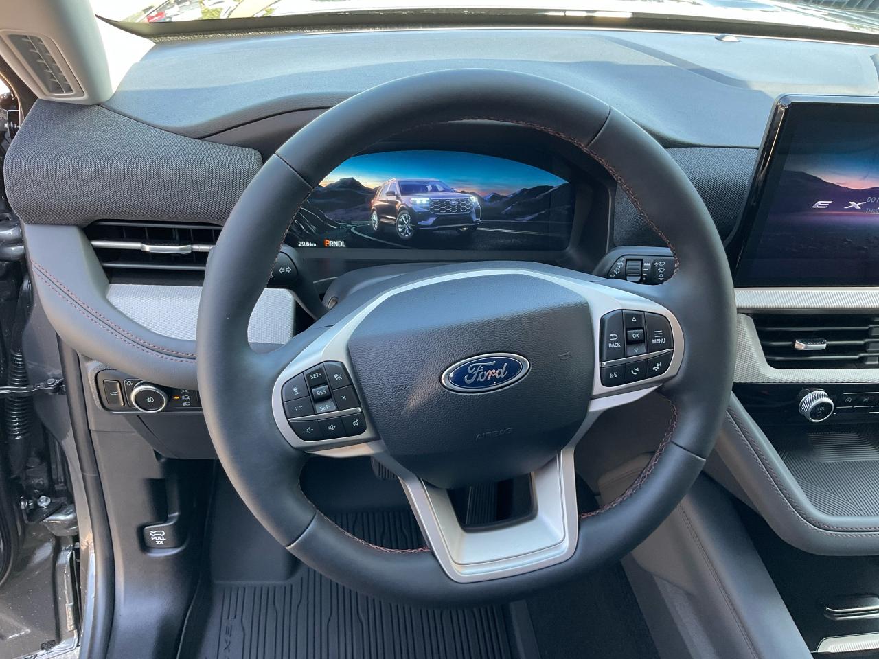 2025 Ford Explorer ACTIVE Photo5
