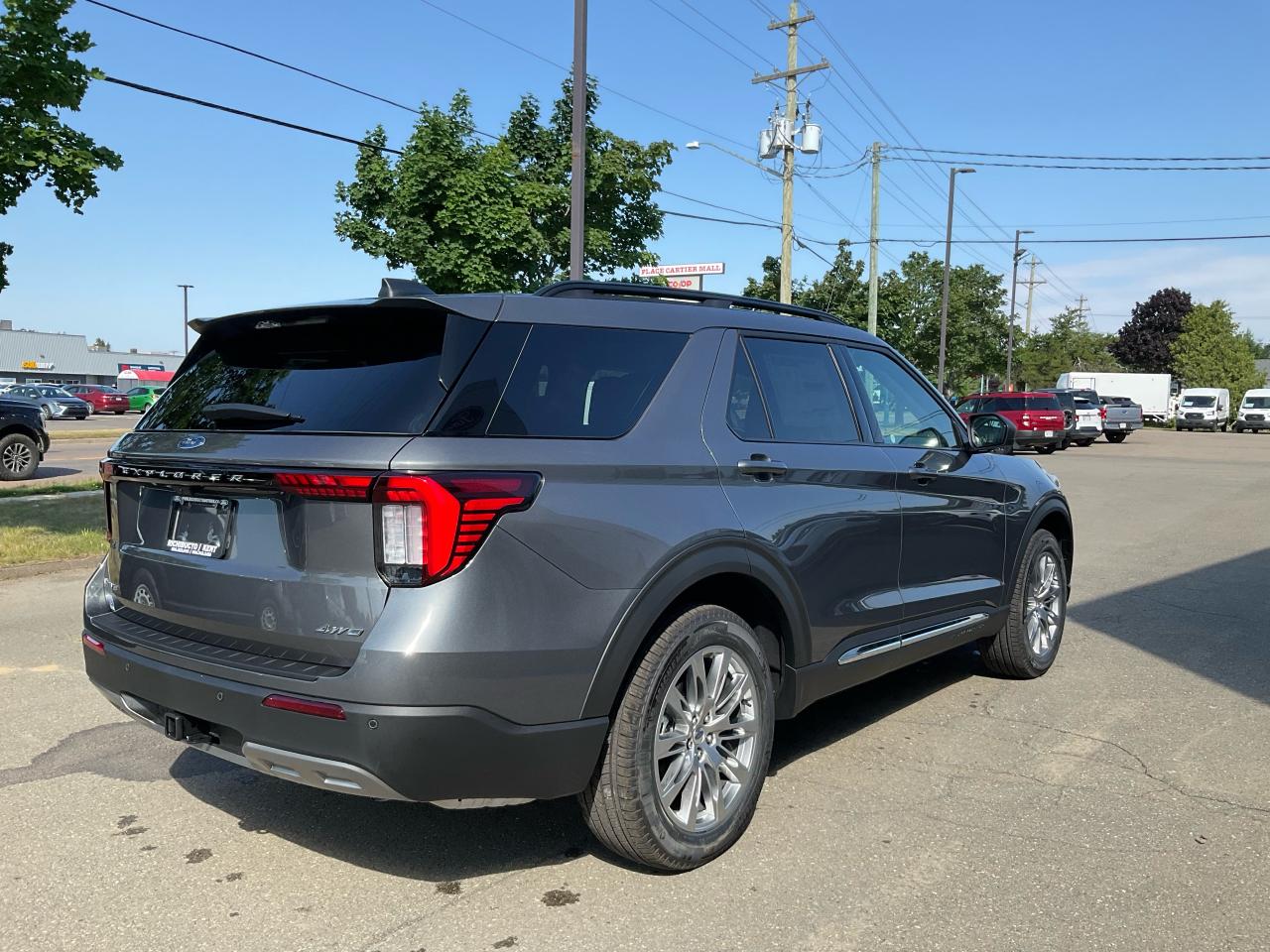 2025 Ford Explorer ACTIVE Photo5