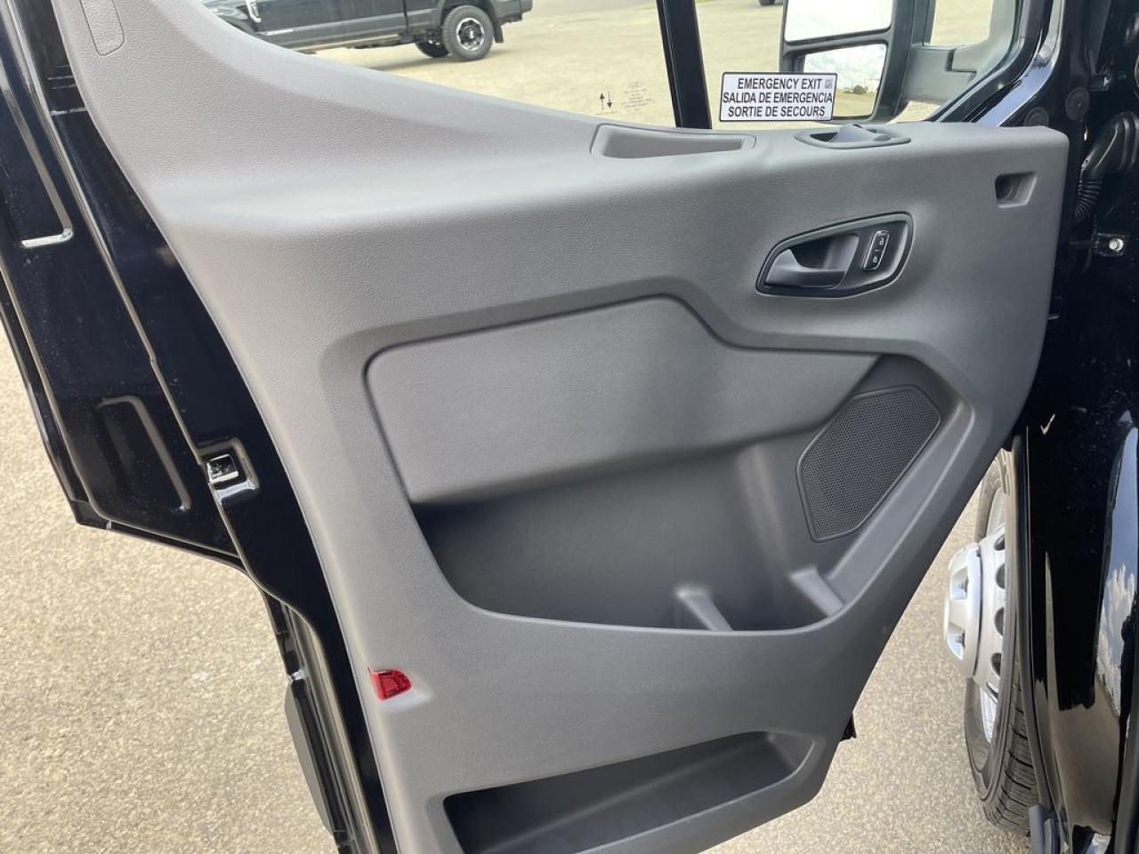 2025 Ford Transit Passenger Wagon XLT 302A Photo