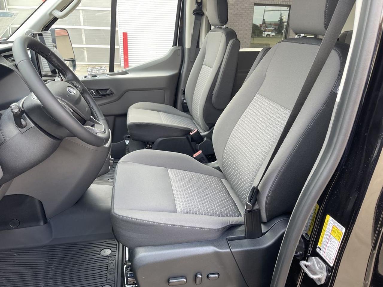 2025 Ford Transit Passenger Wagon XLT 302A Photo5