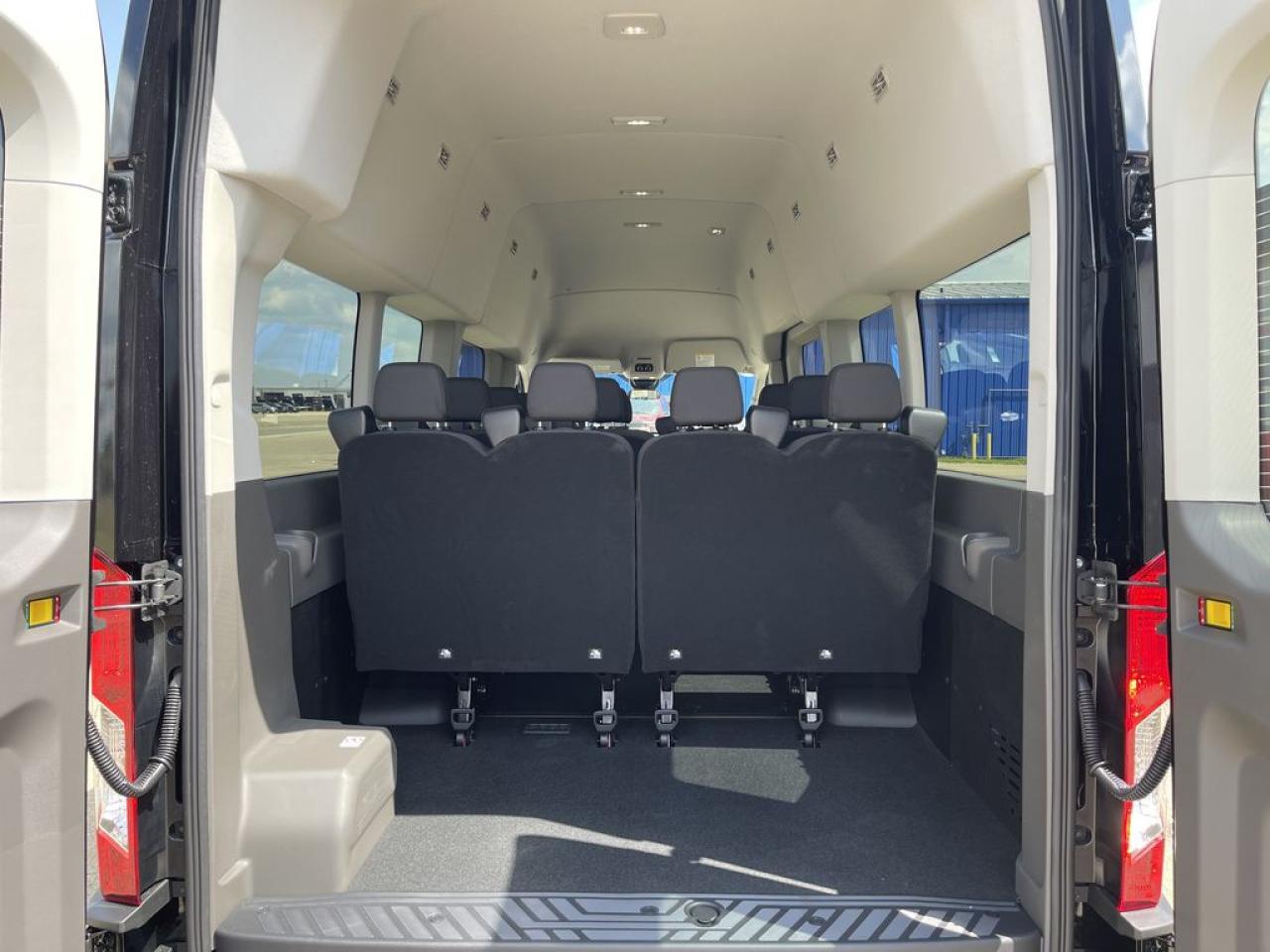 2025 Ford Transit Passenger Wagon XLT 302A Photo5
