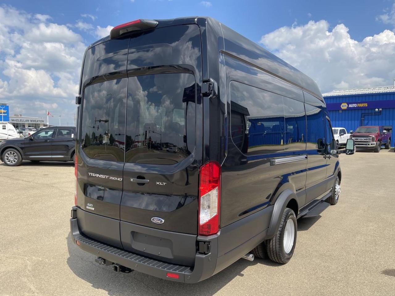 2025 Ford Transit Passenger Wagon XLT 302A Photo5