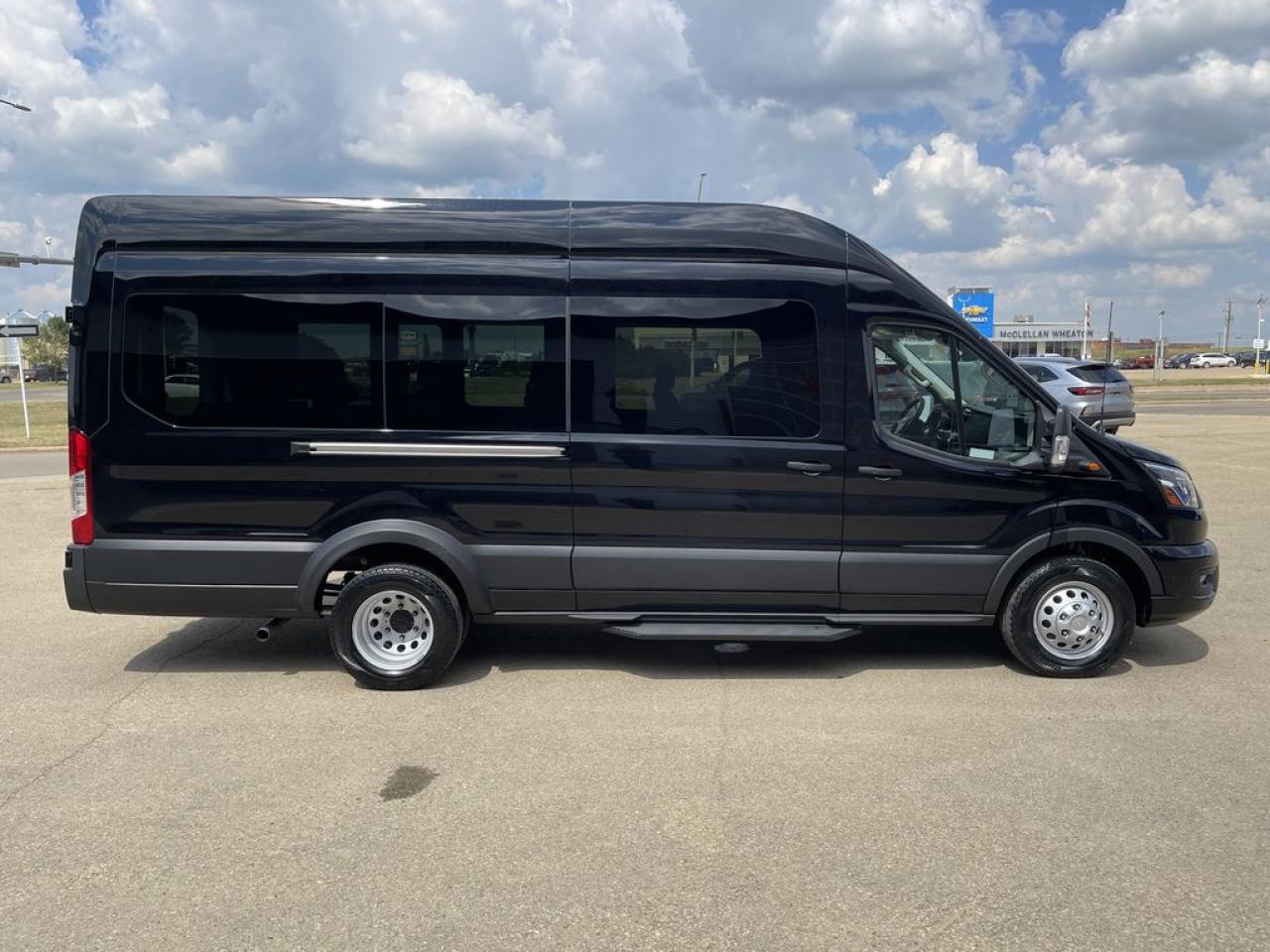 2025 Ford Transit Passenger Wagon XLT 302A Photo5