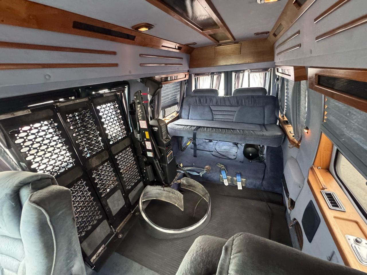 1995 Ford Econoline PATRIOT, WHEELCHAIR ACCESSIBLE, ONLY 89KMS, AS IS - Photo #17