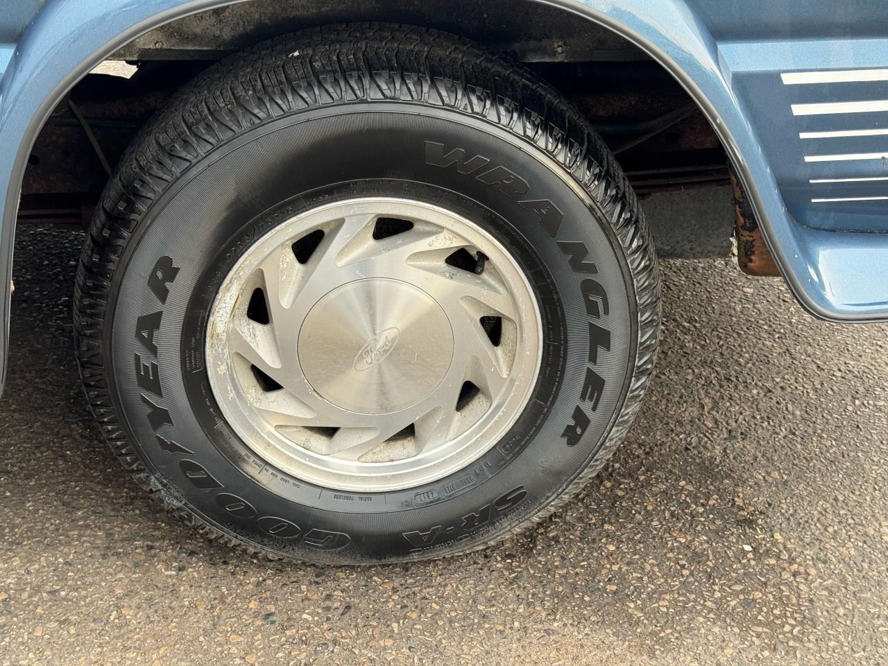 1995 Ford Econoline PATRIOT, WHEELCHAIR ACCESSIBLE, ONLY 89KMS, AS IS - Photo #16