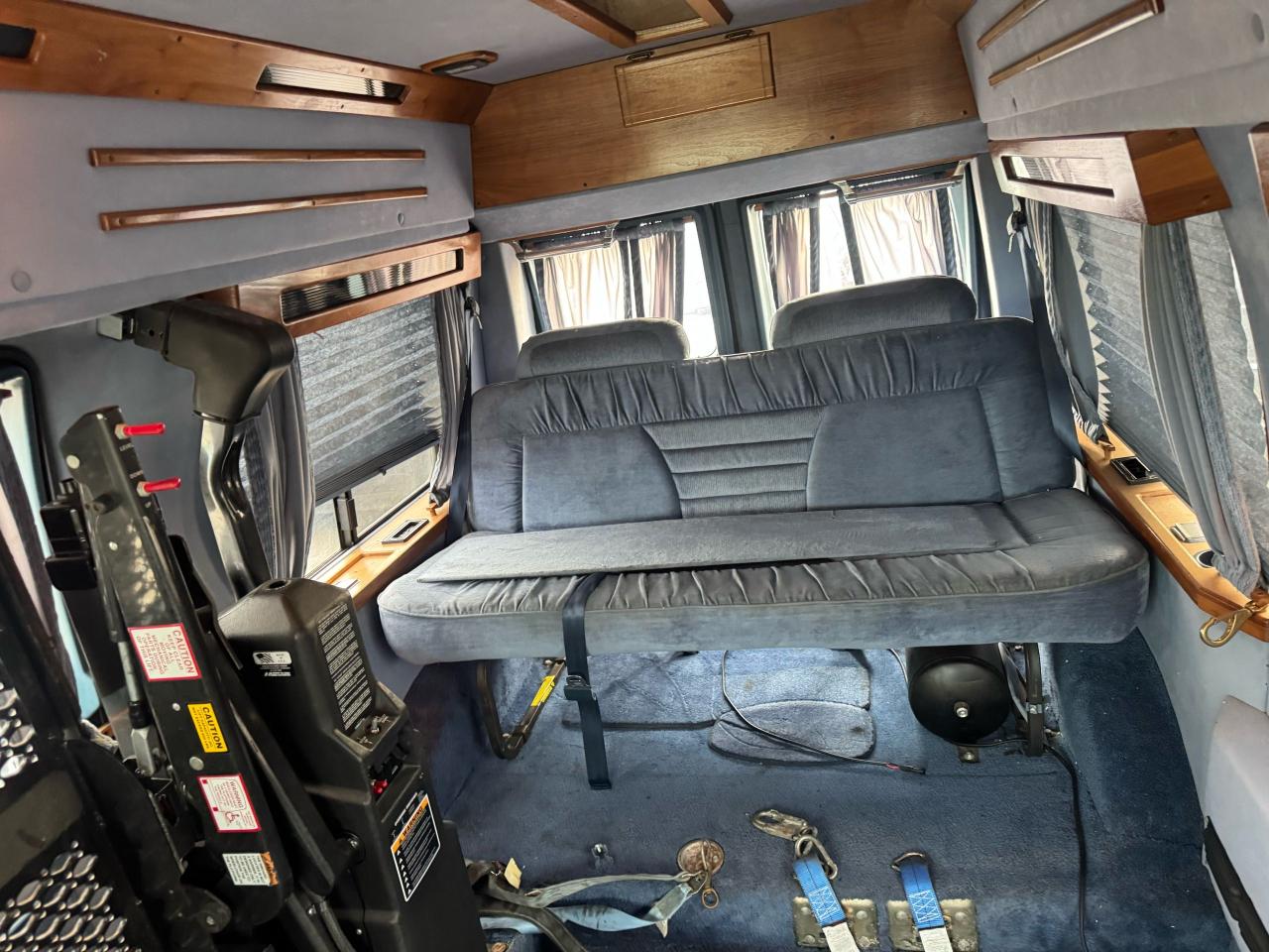 1995 Ford Econoline PATRIOT, WHEELCHAIR ACCESSIBLE, ONLY 89KMS, AS IS - Photo #11