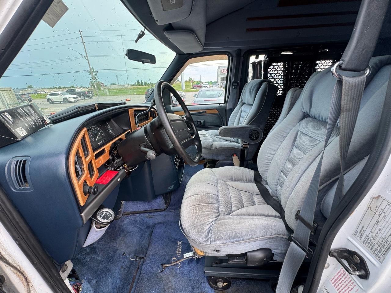 1995 Ford Econoline PATRIOT, WHEELCHAIR ACCESSIBLE, ONLY 89KMS, AS IS - Photo #15