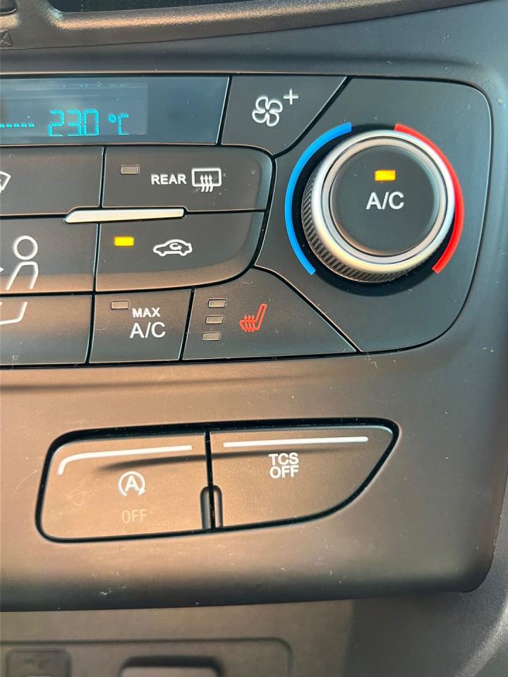 2018 Ford Escape SEL 4WD - Photo #16