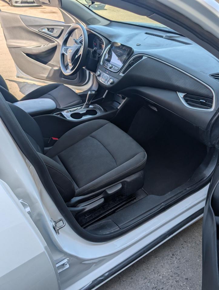 2019 Chevrolet Malibu LS - Photo #10