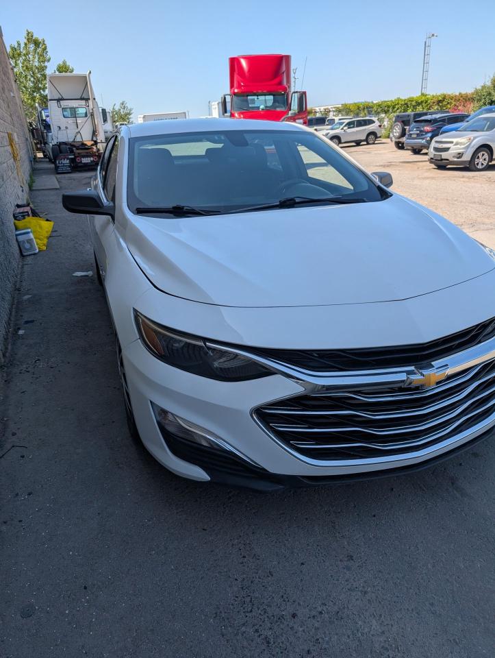 2019 Chevrolet Malibu LS - Photo #2