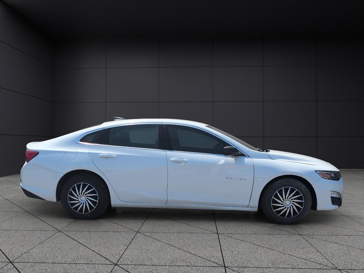 2019 Chevrolet Malibu LS - Photo #4