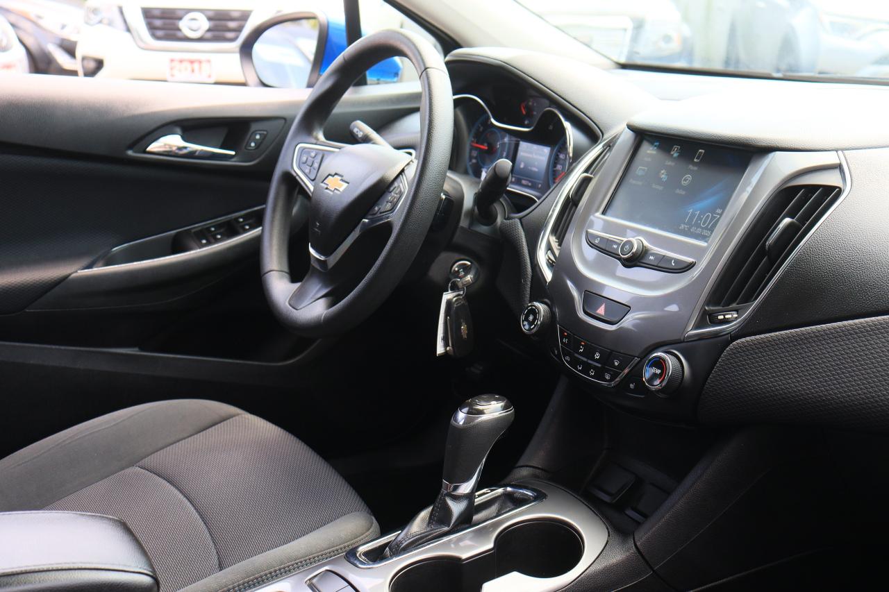2017 Chevrolet Cruze LT | Auto | Cam | CarPlay | Alloys | Cold AC+More! Photo30