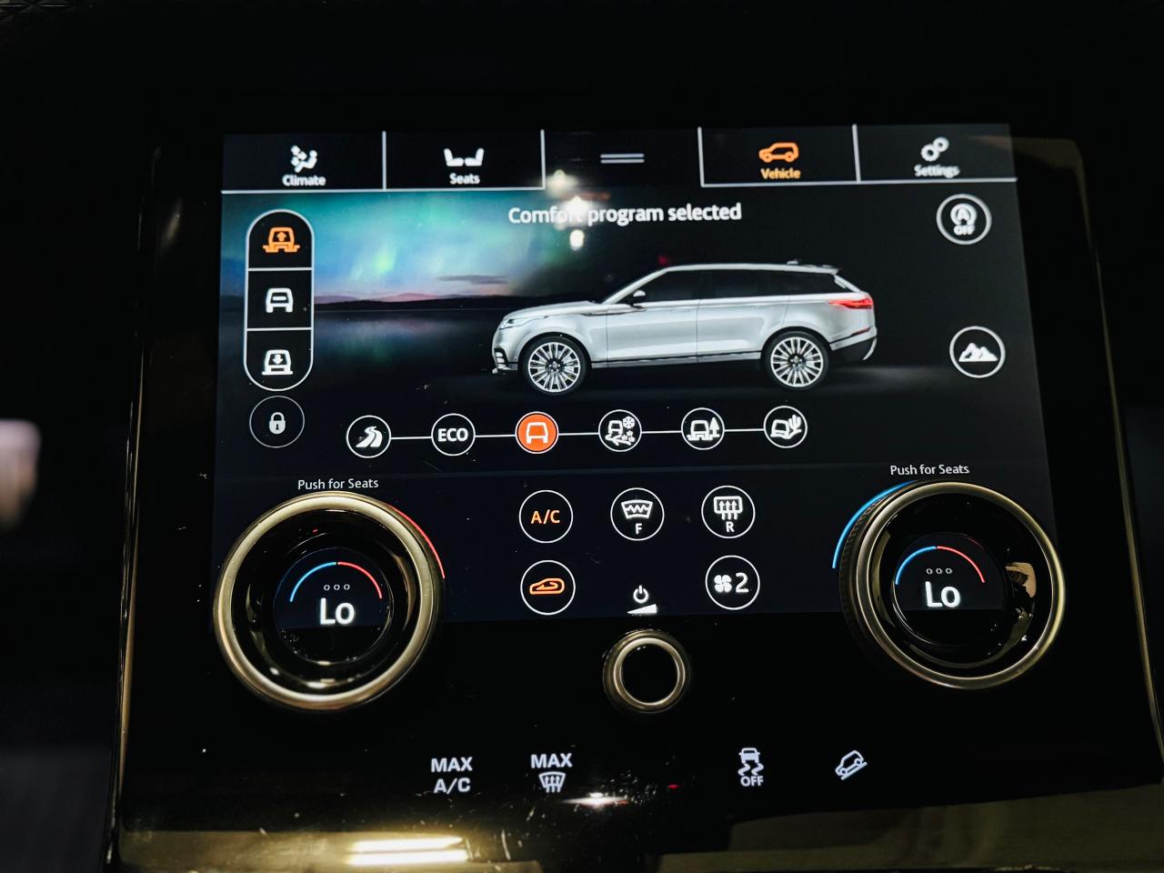 2019 Land Rover Range Rover Velar P340 R-Dynamic SE - Photo #17