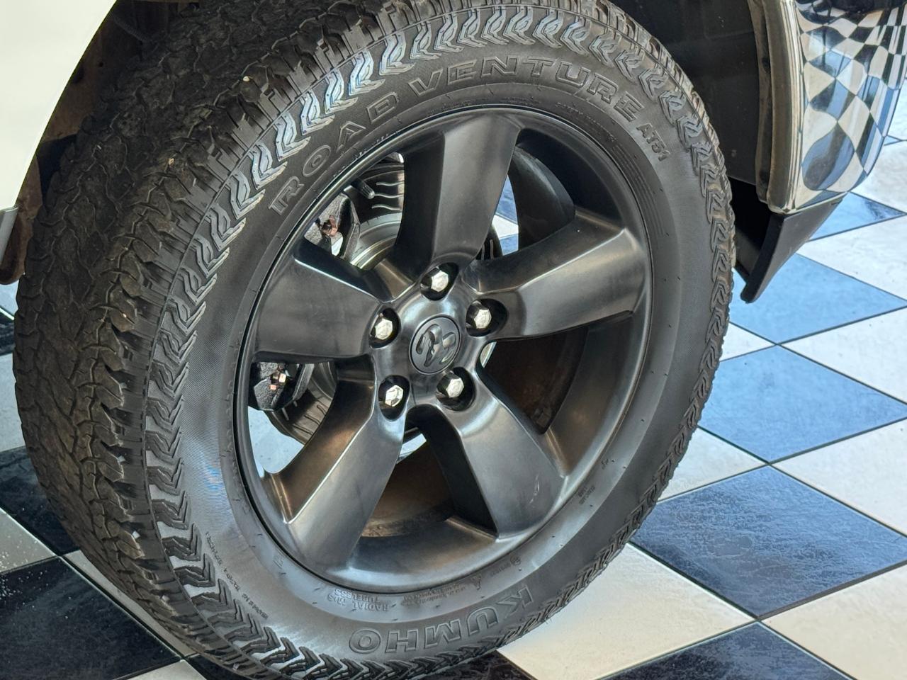 2016 RAM 1500 SXT 5.7L V8 HEMI 4x4 Quad+New Brakes+CLEAN CARFAX - Photo #44