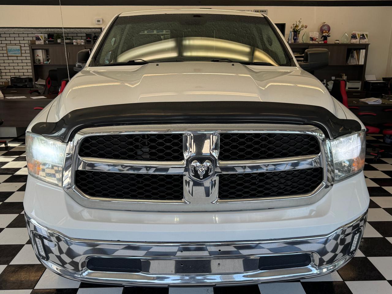 2016 RAM 1500 SXT 5.7L V8 HEMI 4x4 Quad+New Brakes+CLEAN CARFAX - Photo #9