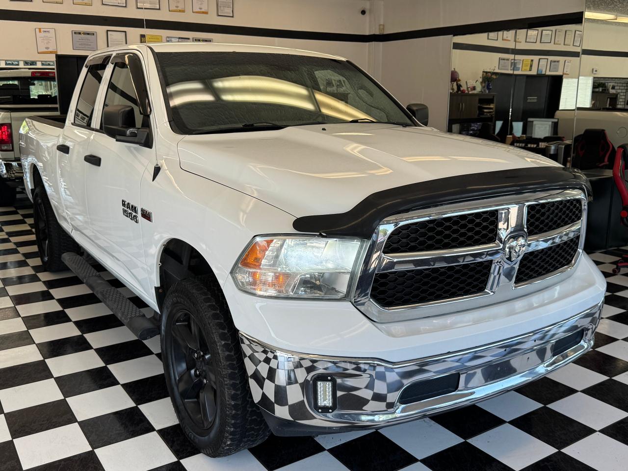 2016 RAM 1500 SXT 5.7L V8 HEMI 4x4 Quad+New Brakes+CLEAN CARFAX - Photo #8