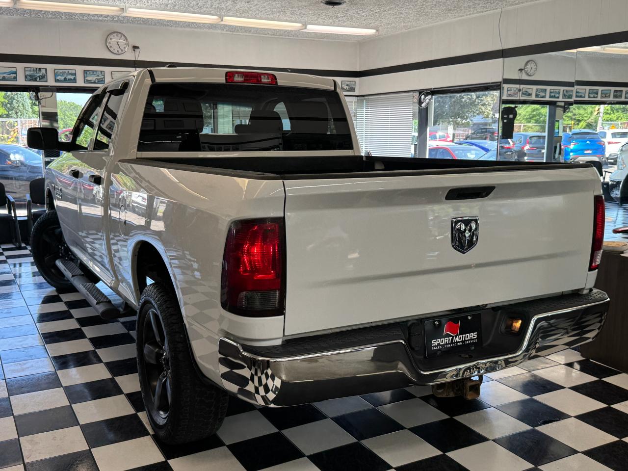 2016 RAM 1500 SXT 5.7L V8 HEMI 4x4 Quad+New Brakes+CLEAN CARFAX - Photo #14