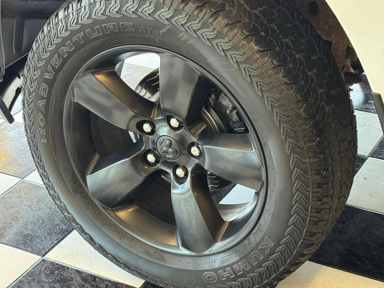 2016 RAM 1500 SXT 5.7L V8 HEMI 4x4 Quad+New Brakes+CLEAN CARFAX - Photo #41