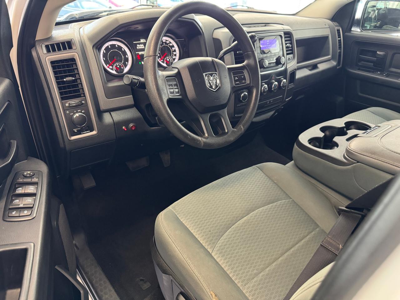 2016 RAM 1500 SXT 5.7L V8 HEMI 4x4 Quad+New Brakes+CLEAN CARFAX - Photo #17