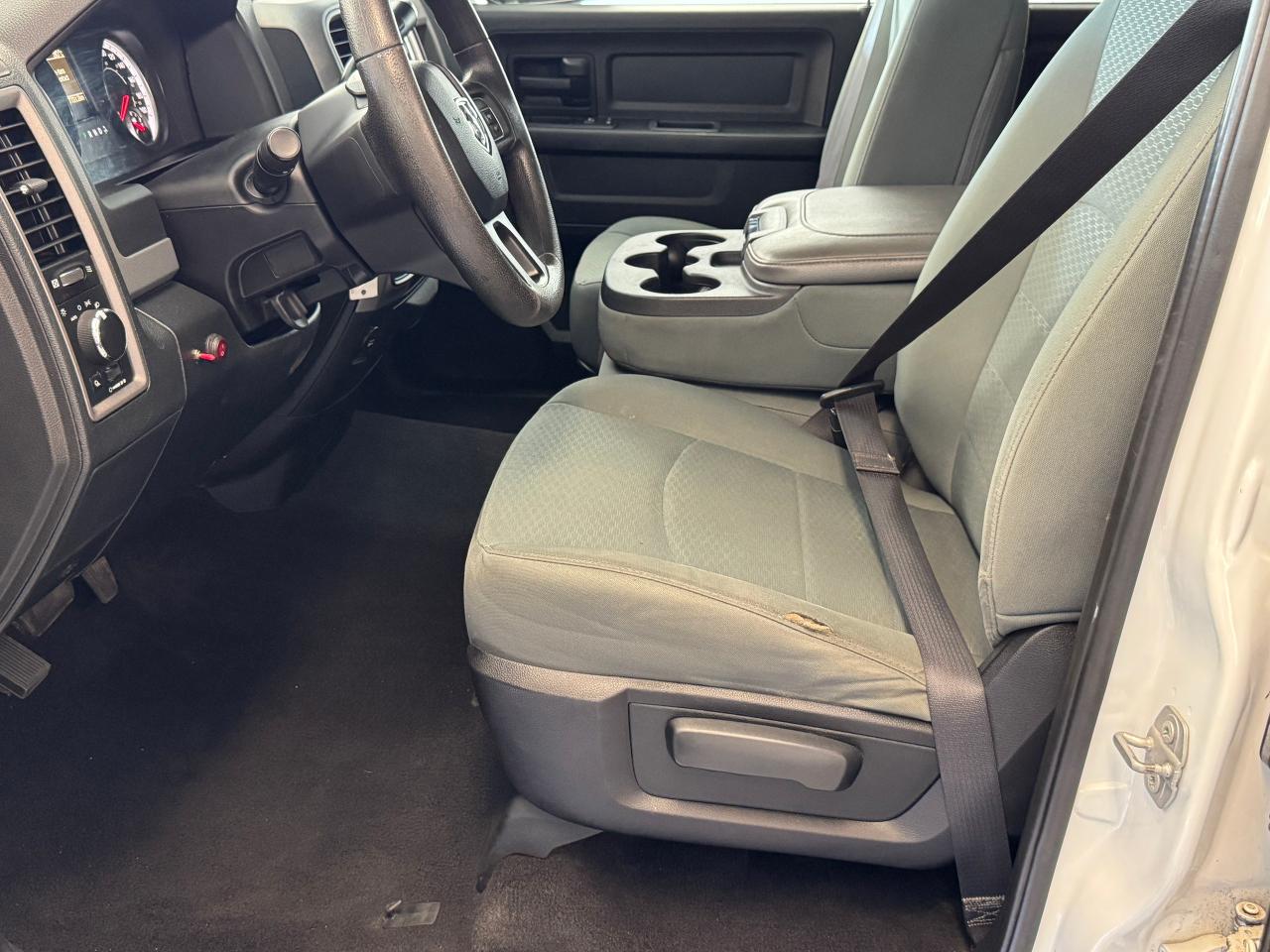 2016 RAM 1500 SXT 5.7L V8 HEMI 4x4 Quad+New Brakes+CLEAN CARFAX - Photo #18