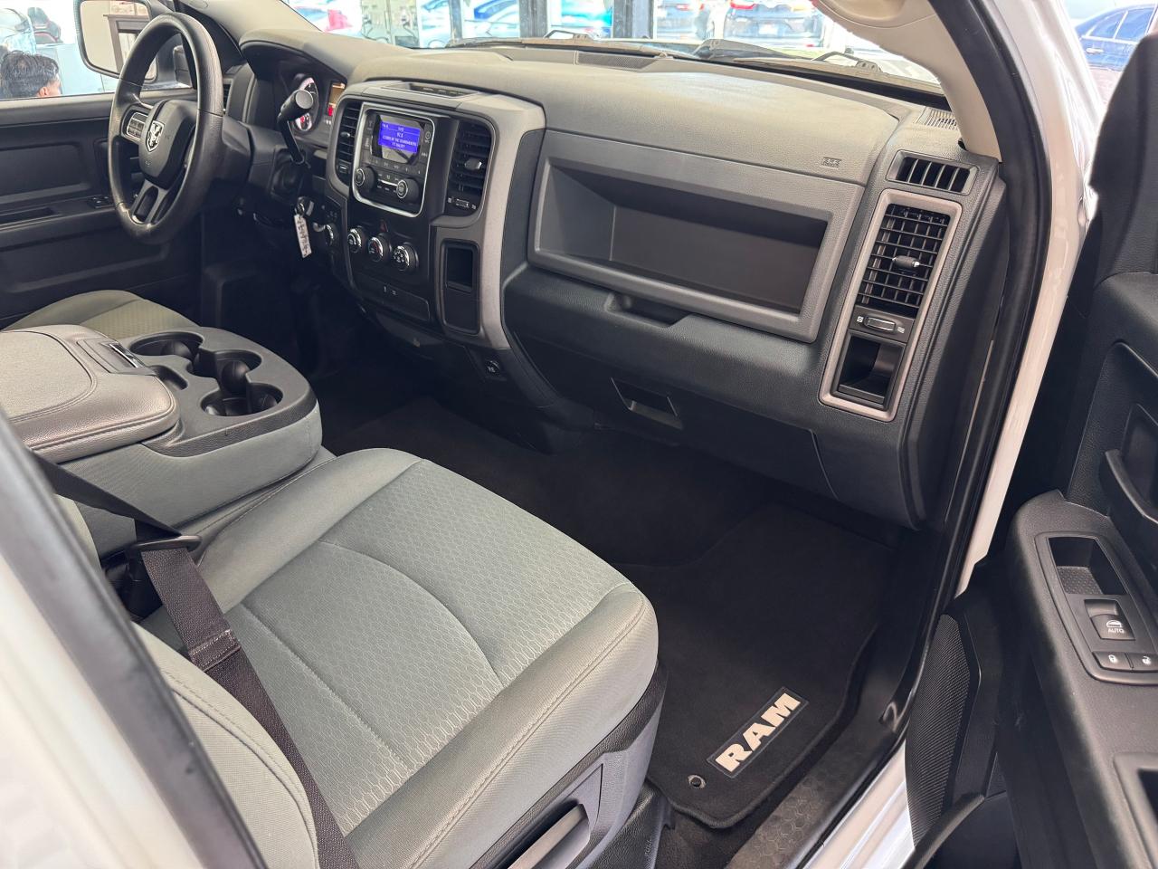 2016 RAM 1500 SXT 5.7L V8 HEMI 4x4 Quad+New Brakes+CLEAN CARFAX - Photo #20