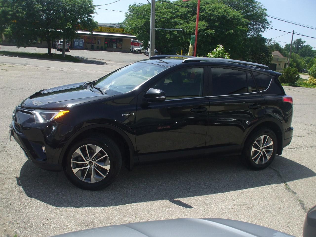 2018 Toyota RAV4 AWD Hybrid LE+,OneOwner,Certified,Backup Cam,Fogs - Photo #2