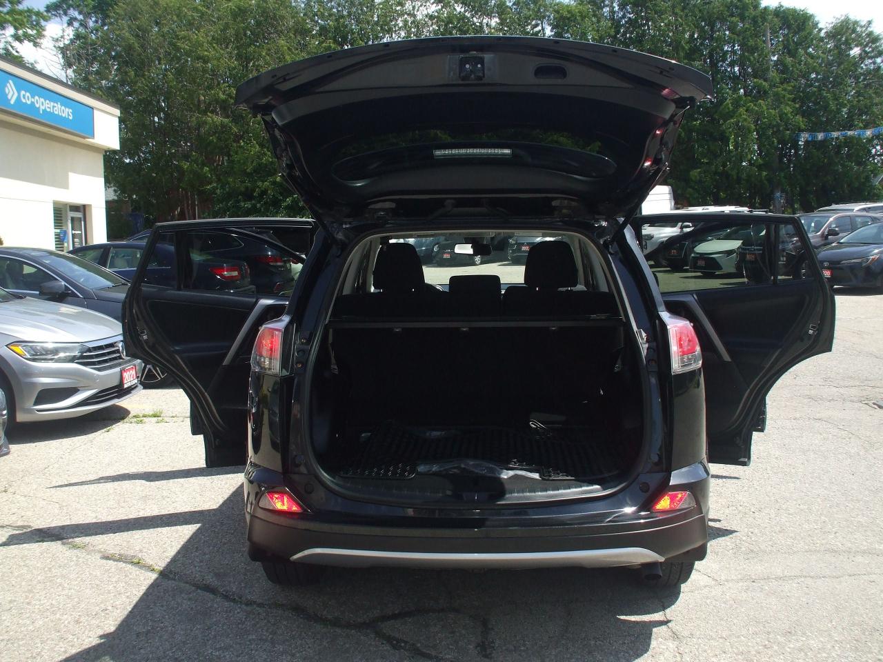 2018 Toyota RAV4 AWD Hybrid LE+,OneOwner,Certified,Backup Cam,Fogs - Photo #18