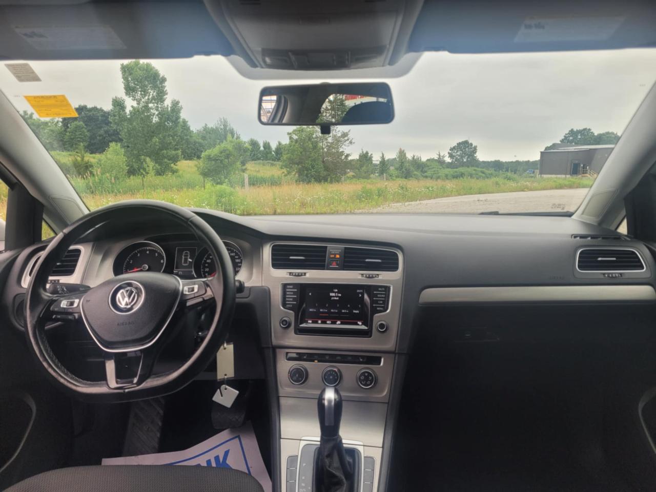 2015 Volkswagen Golf TRENDLINE Photo29