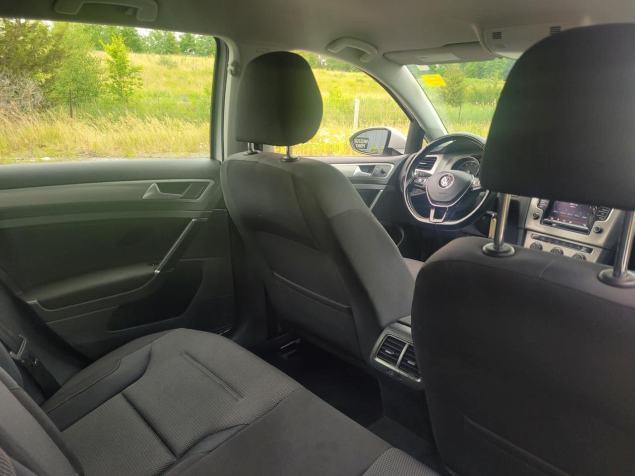 2015 Volkswagen Golf TRENDLINE Photo28