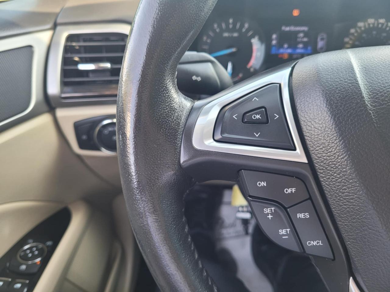 2013 Ford Fusion SE Photo18