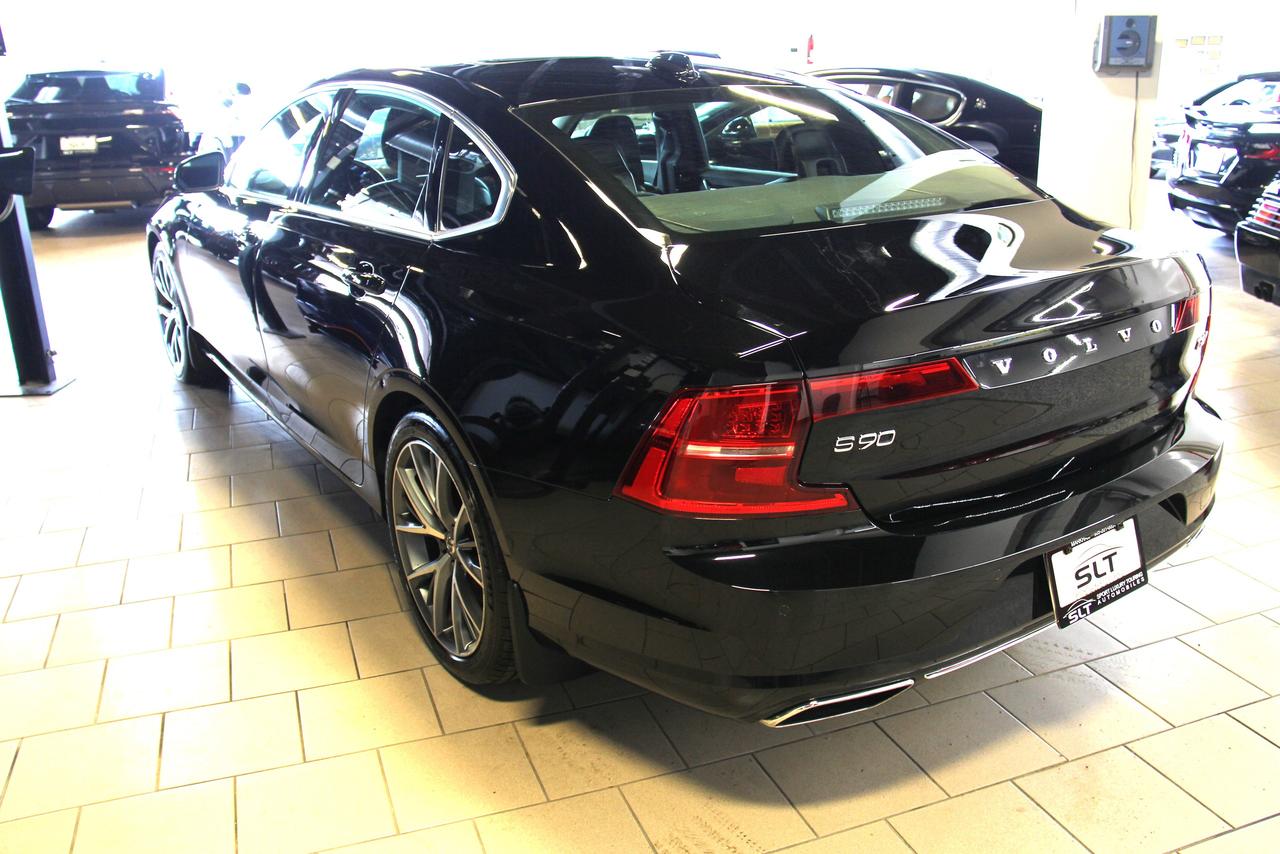2018 Volvo S90 Momentum Photo