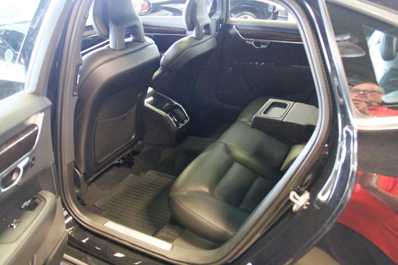2018 Volvo S90 Momentum - Photo #9