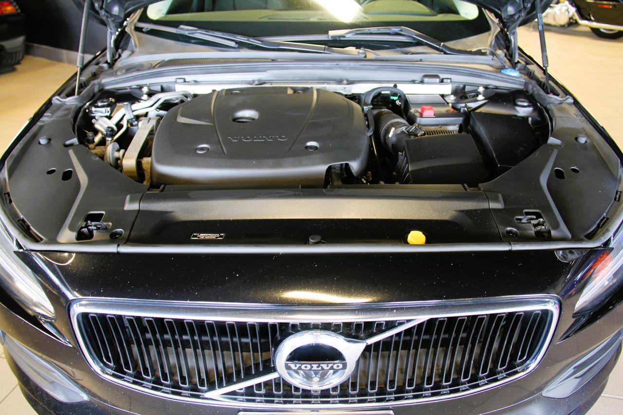 2018 Volvo S90 Momentum - Photo #10