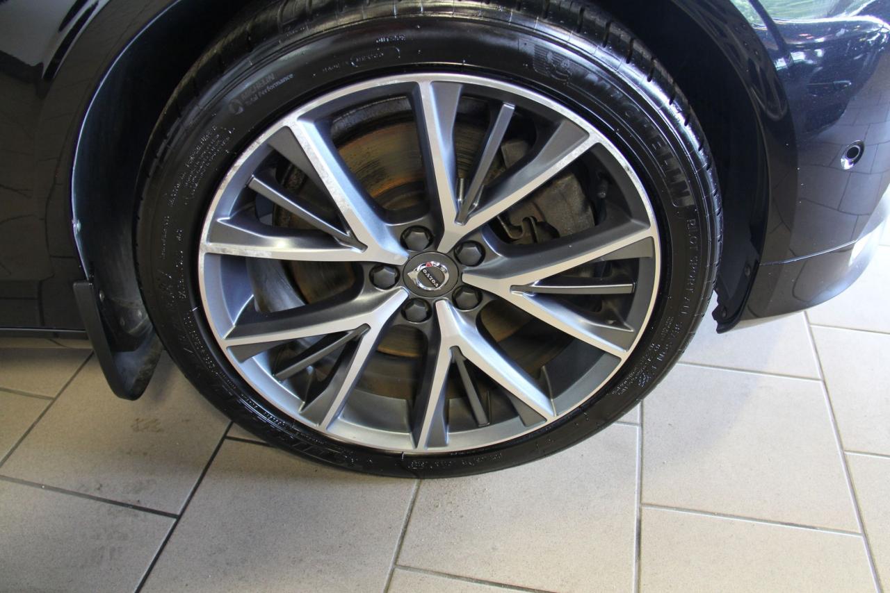 2018 Volvo S90 Momentum Photo