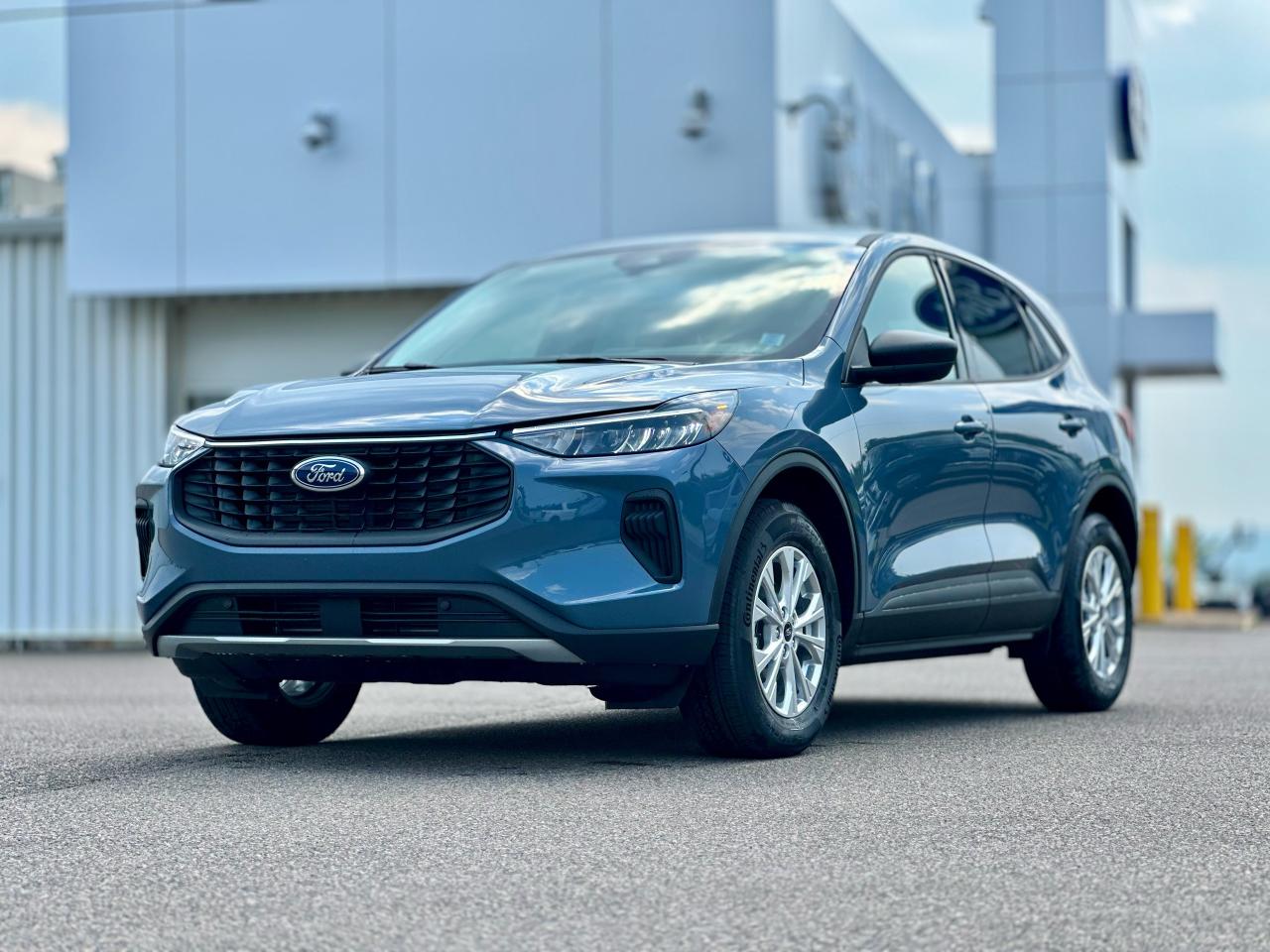 2025 Ford Escape Active AWD Photo2