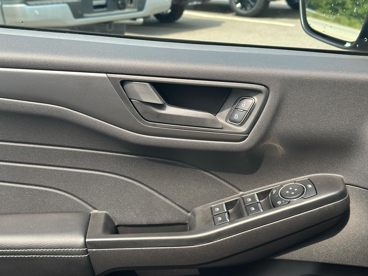2025 Ford Escape Active AWD Photo5