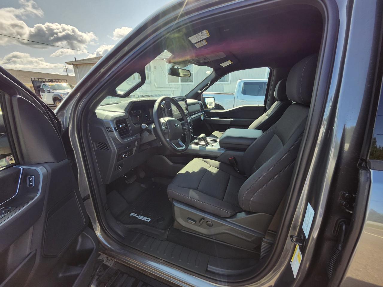 2025 Ford F-150 XLT 4WD SuperCrew 5.5' Box Photo5