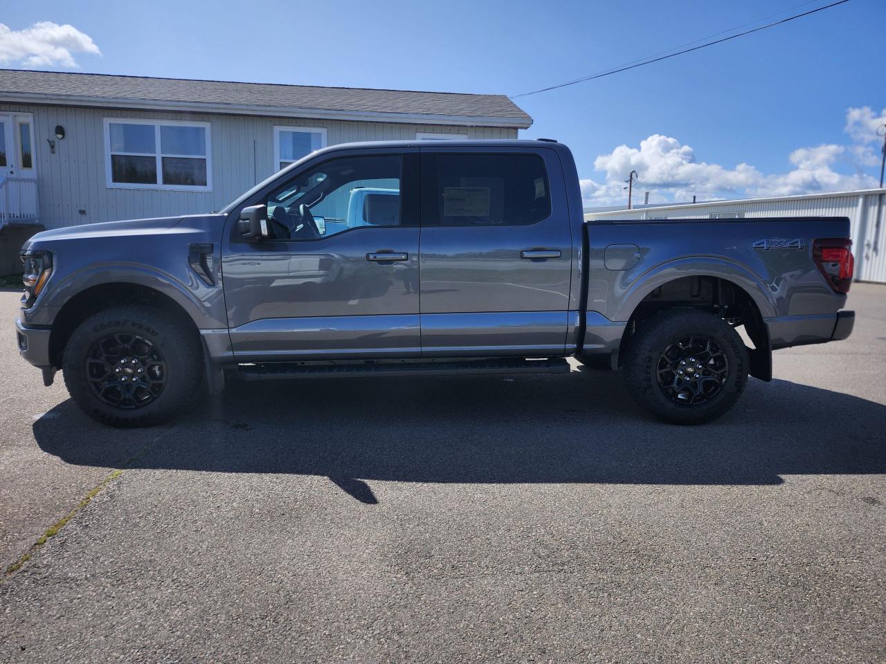 2025 Ford F-150 XLT 4WD SuperCrew 5.5' Box Photo5