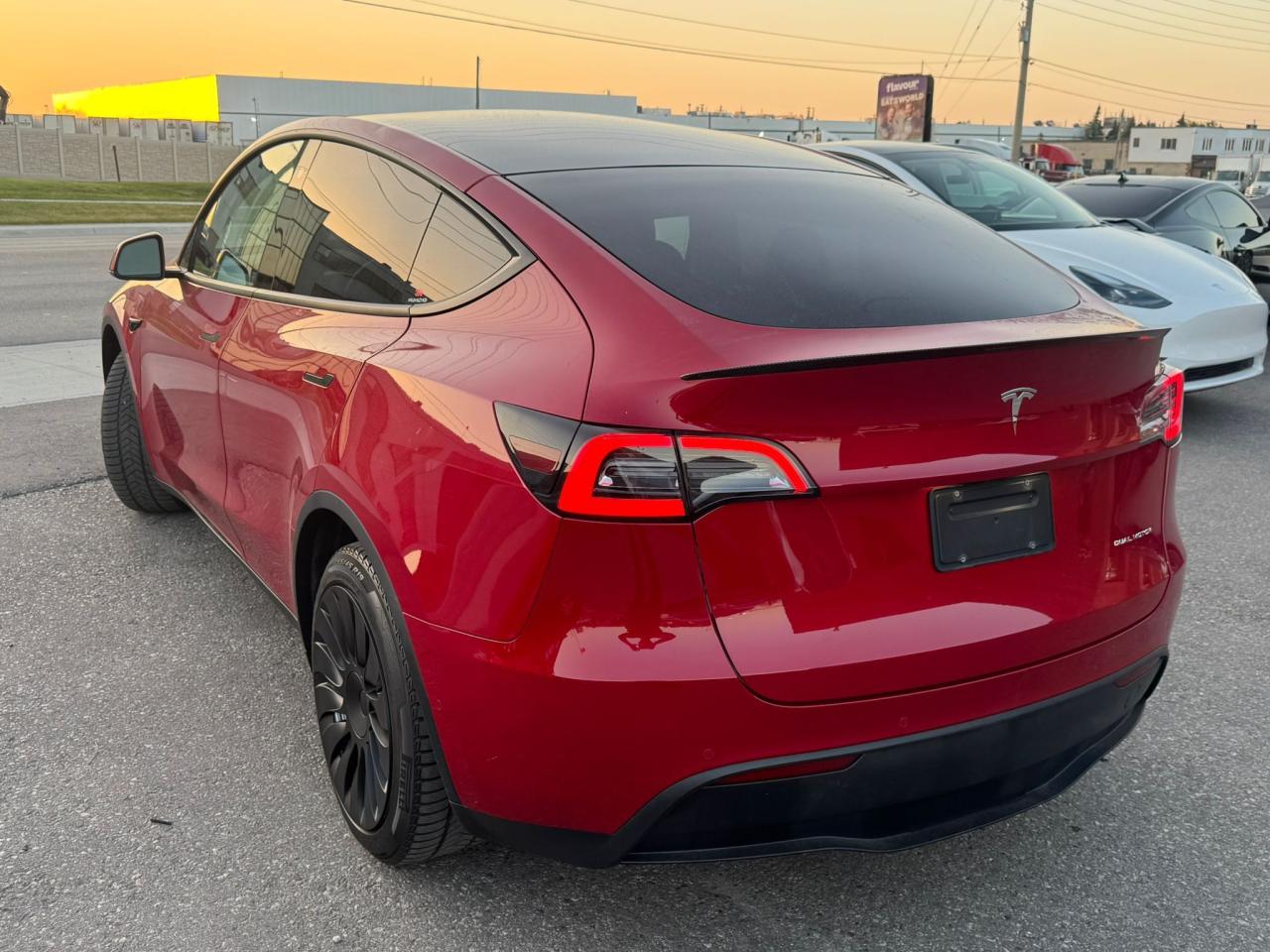 2022 Tesla Model Y LONG RANGE - Photo #4