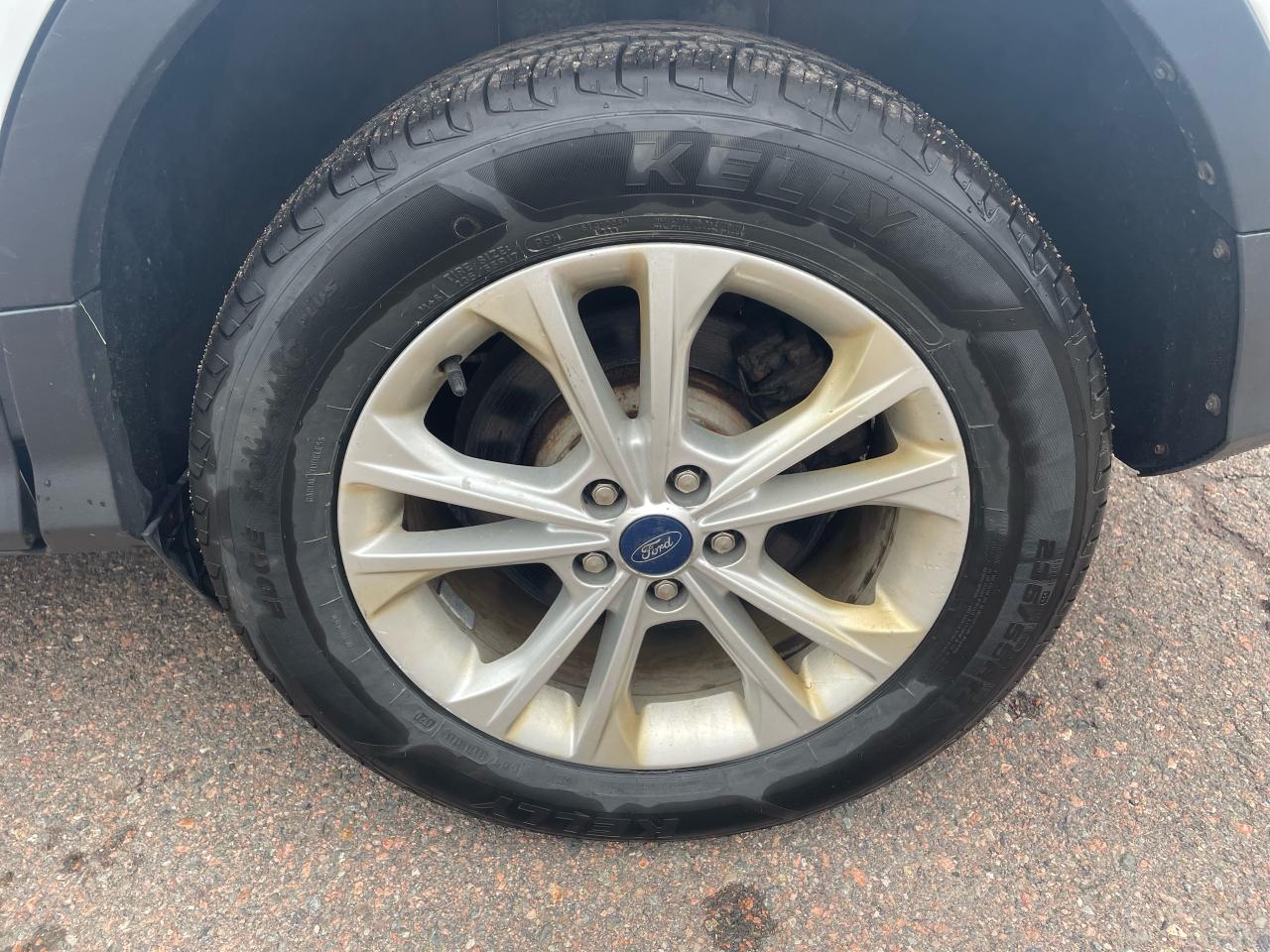 2018 Ford Escape SEL Photo5