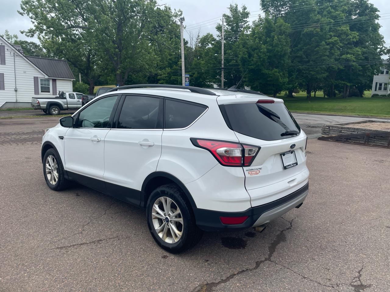 2018 Ford Escape SEL Photo4