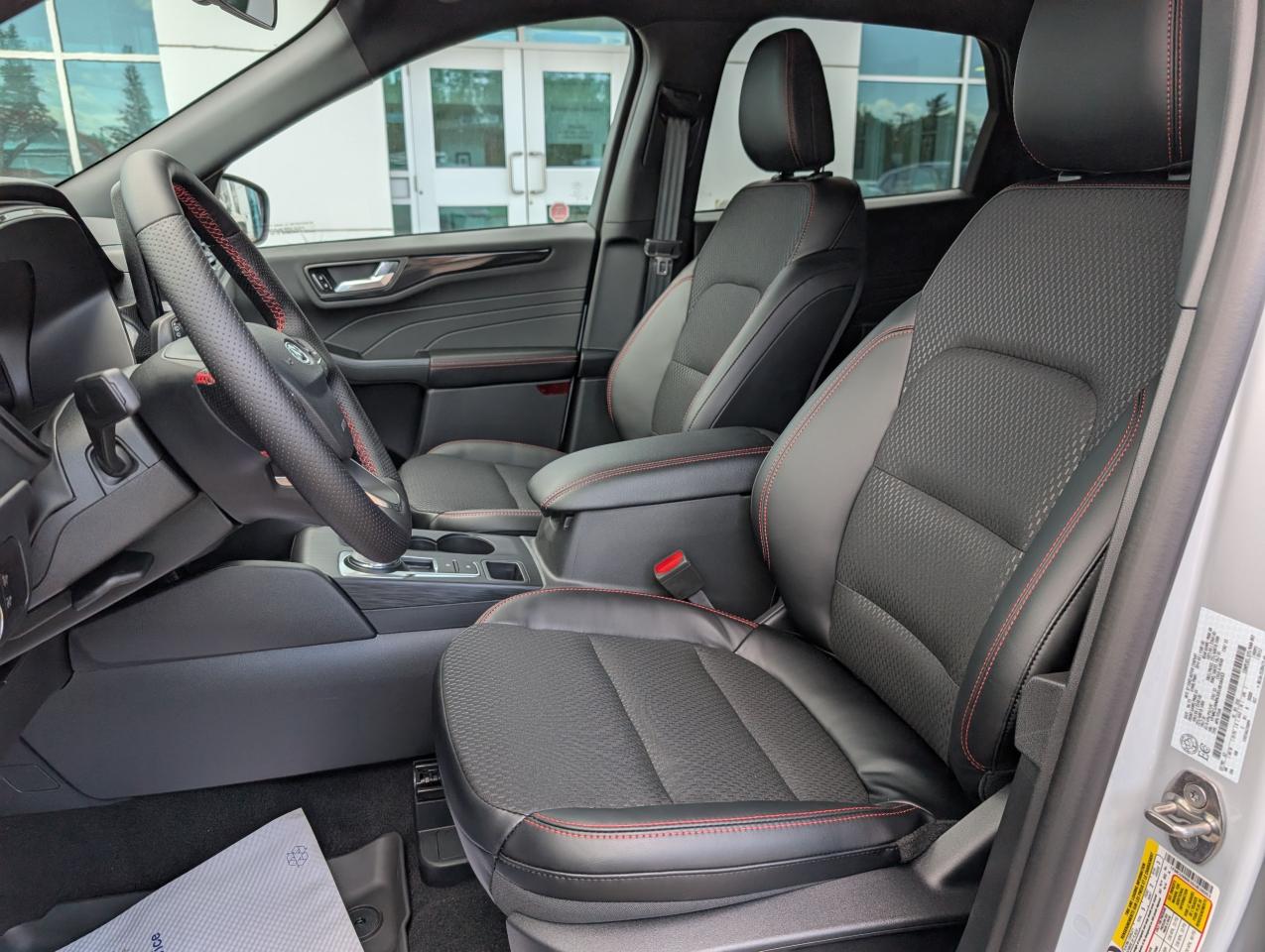 2025 Ford Escape ST-Line Photo5