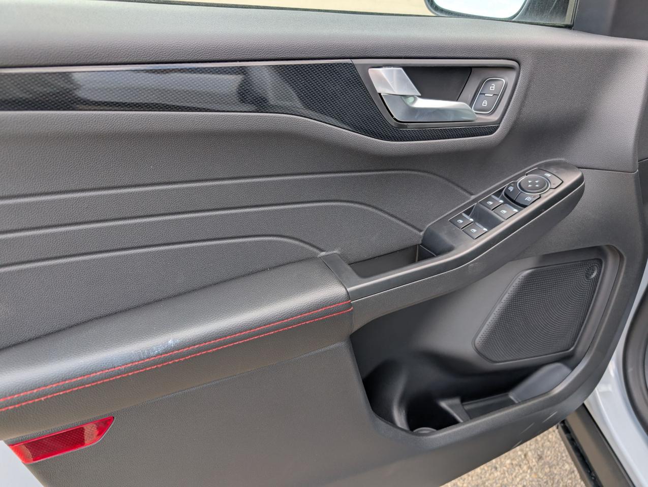 2025 Ford Escape ST-Line Photo5