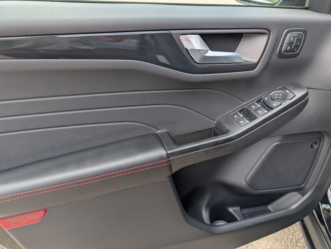2025 Ford Escape ST-Line Select Photo5