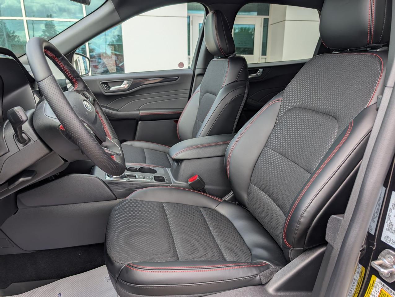 2025 Ford Escape ST-Line Select Photo5
