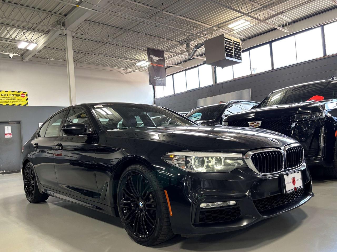 2017 BMW 5 Series 540i xDrive|AWD|MPKG|NAV|AMBIENT|LEATHER|SUNROOF|+ Photo1