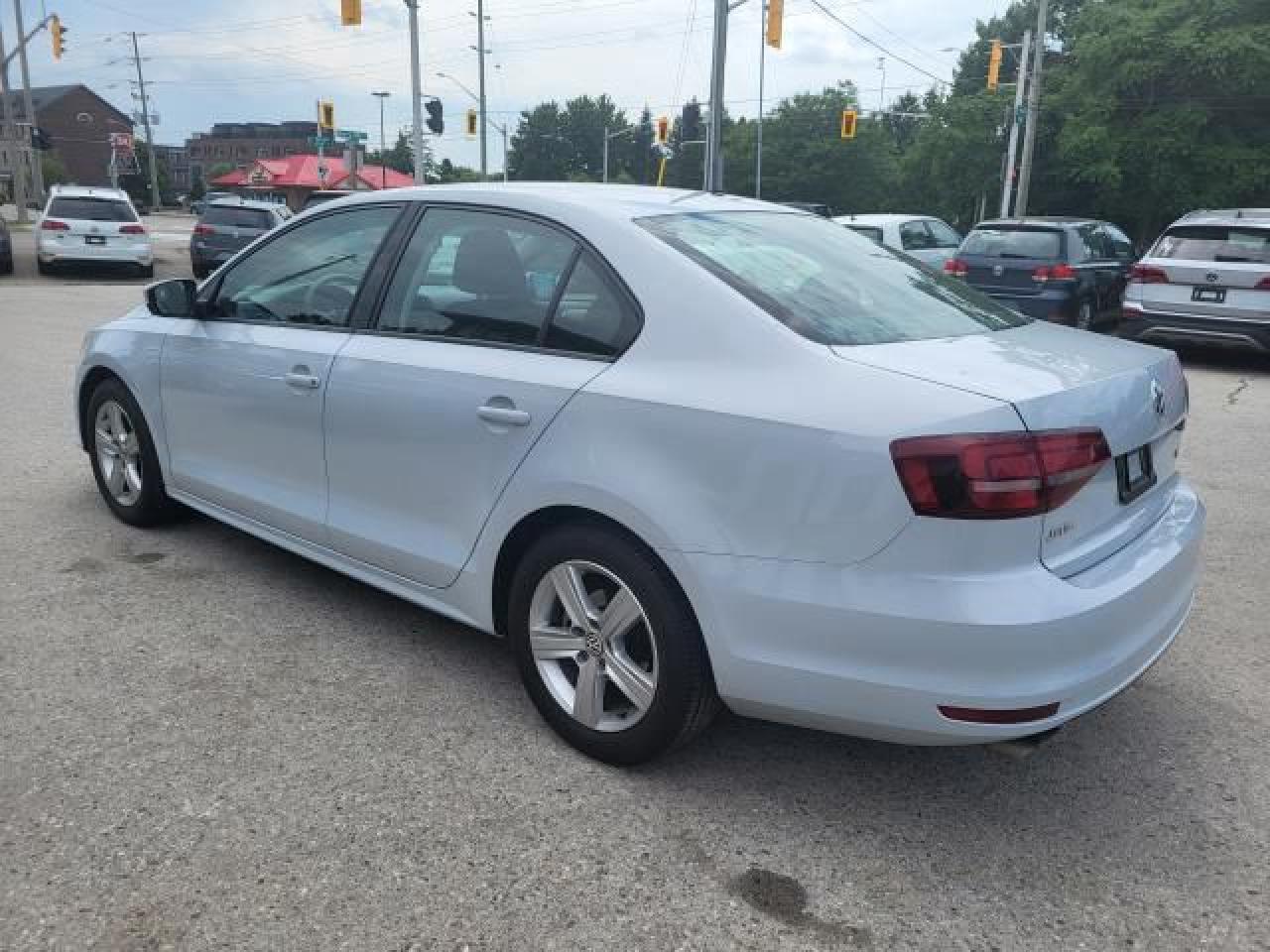 2017 Volkswagen Jetta Trendline Photo5