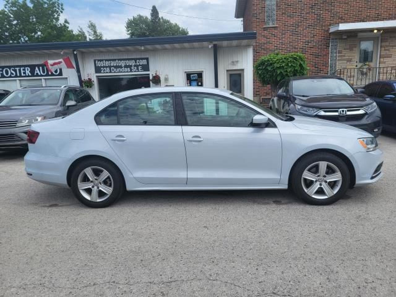 2017 Volkswagen Jetta Trendline Photo2