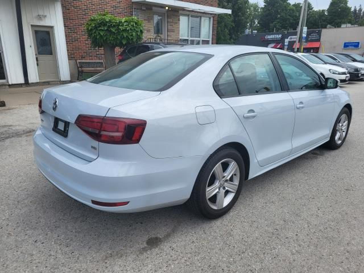 2017 Volkswagen Jetta Trendline Photo3