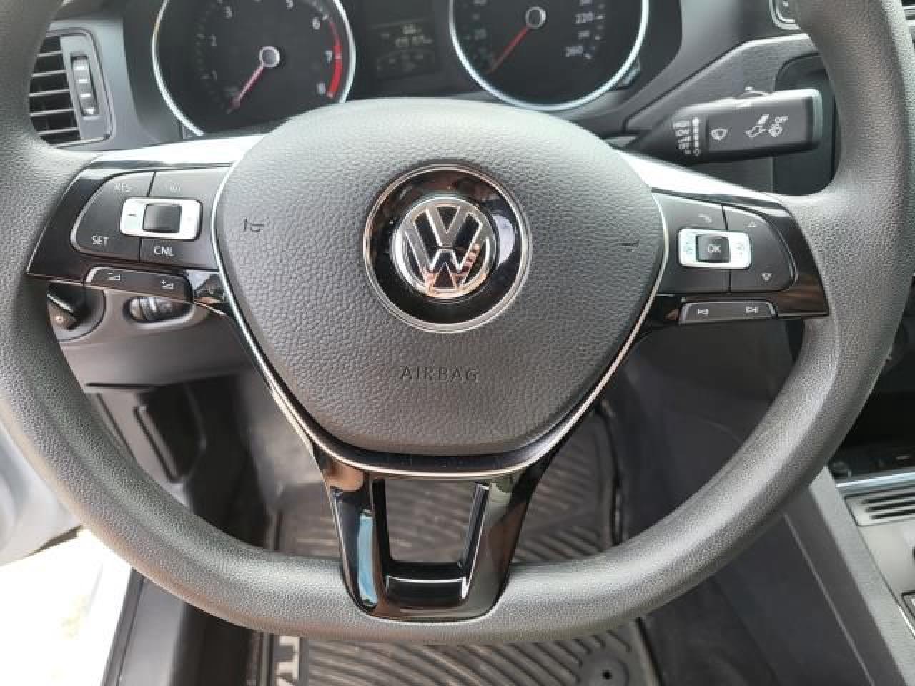2017 Volkswagen Jetta Trendline Photo10